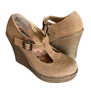 Rock & Rose By Zigi Tan T-Strap Wedges Size 7.5